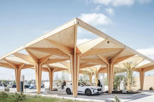 可以为人 “充电” 的充电桩车棚